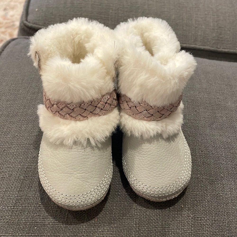 Robeez soft soled boots